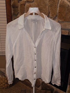 White Button-Front Textured Shirt - Women